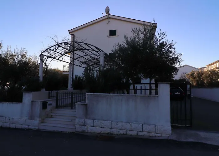 Trstenica-two Bedroom With Balcony E Apartman Orebić